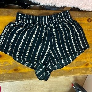 Flower daisy print shorts🖤🤍